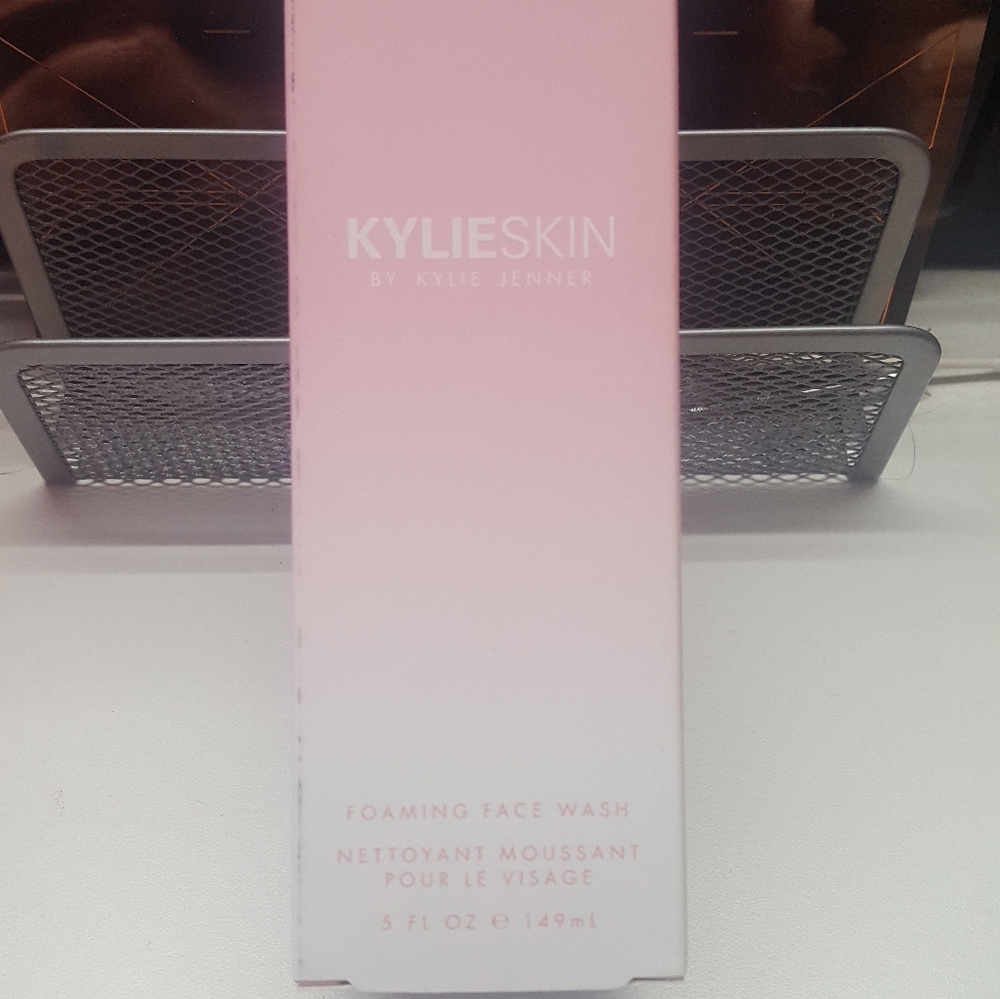 Kylieskin foaming face wash
